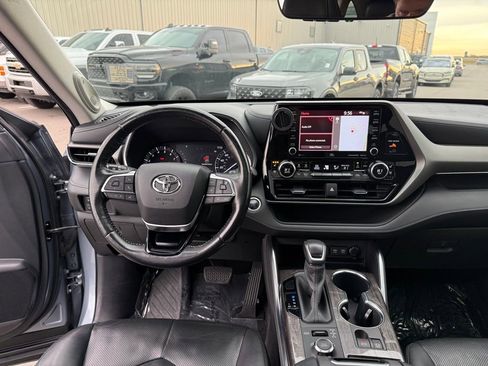 Used 2020 Toyota Highlander Limited image 15