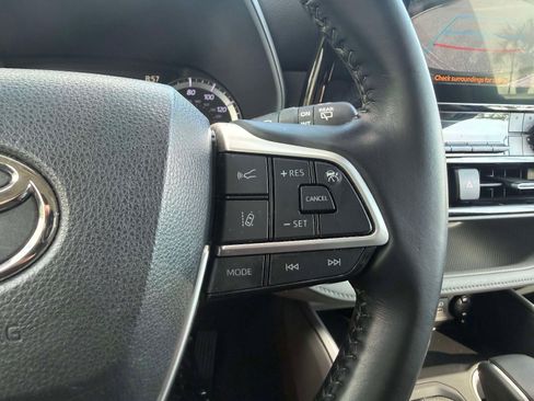Used 2023 Toyota Highlander LE FWD image 26