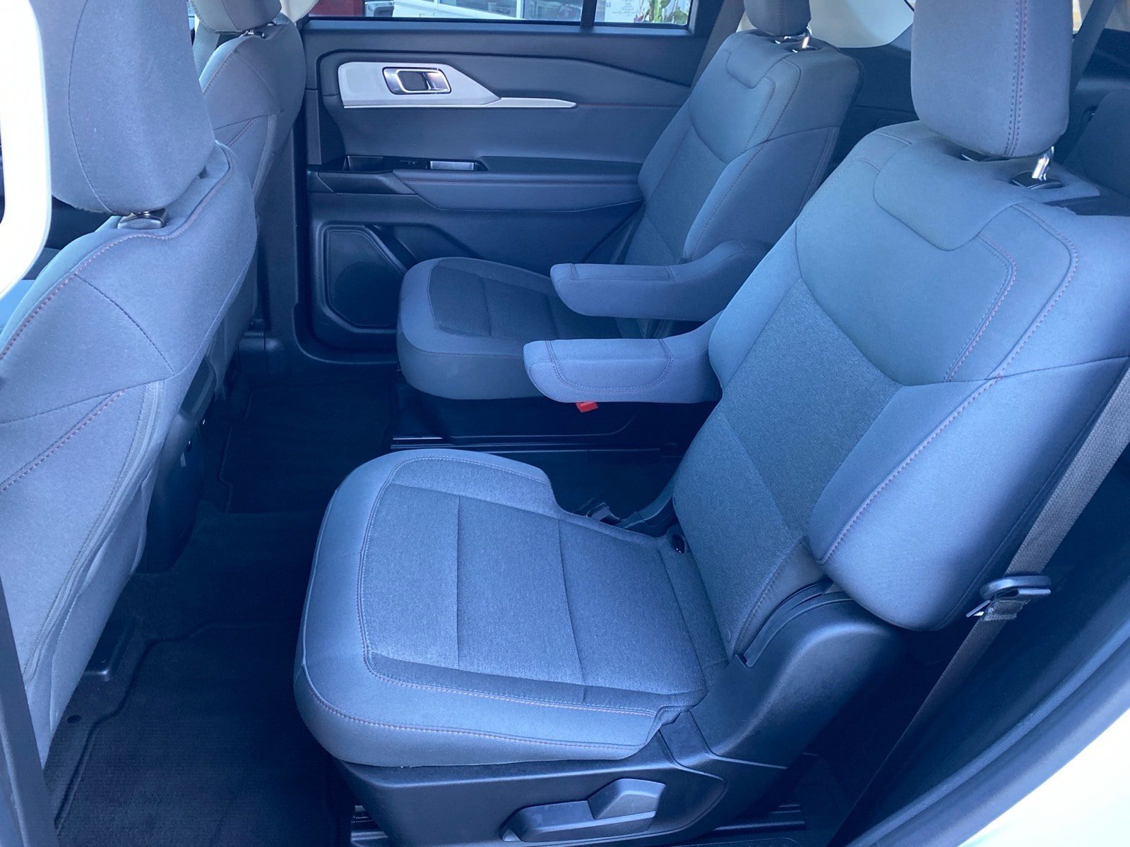 Used 2025 Ford Explorer Active AWD/4WD image 23