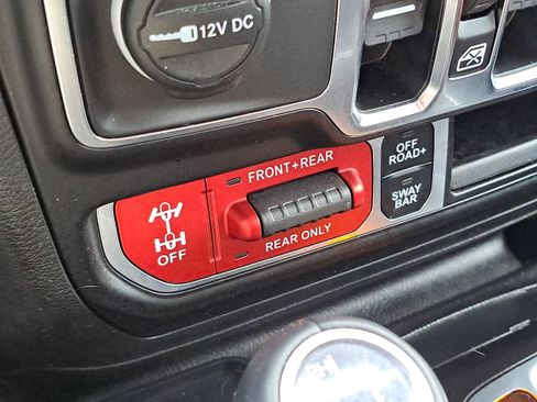 Used 2023 Jeep Wrangler Unlimited Rubicon w/ Steel Bumper Group image 19