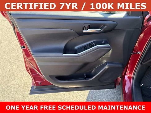 Used 2023 Toyota Highlander XLE AWD/4WD image 13