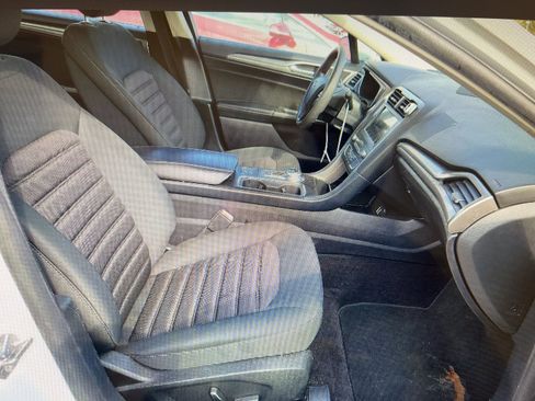 Used 2019 Ford Fusion SE image 13
