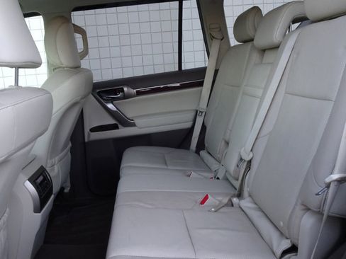 Used 2016 Lexus GX 460 image 12