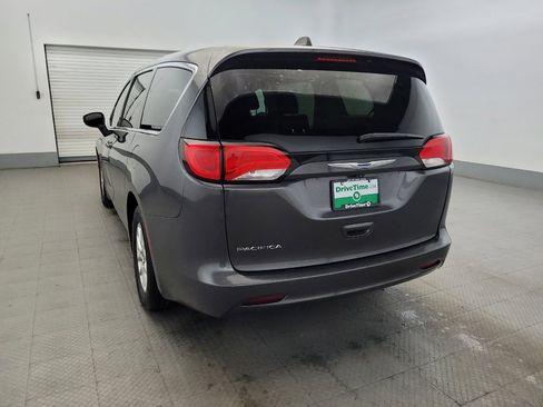 Used 2017 Chrysler Pacifica Touring FWD image 6