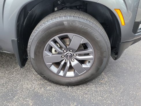 Used 2025 Nissan Frontier SV w/ SV Convenience Package image 9