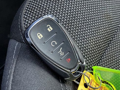 Used 2023 Chevrolet Traverse LT image 14