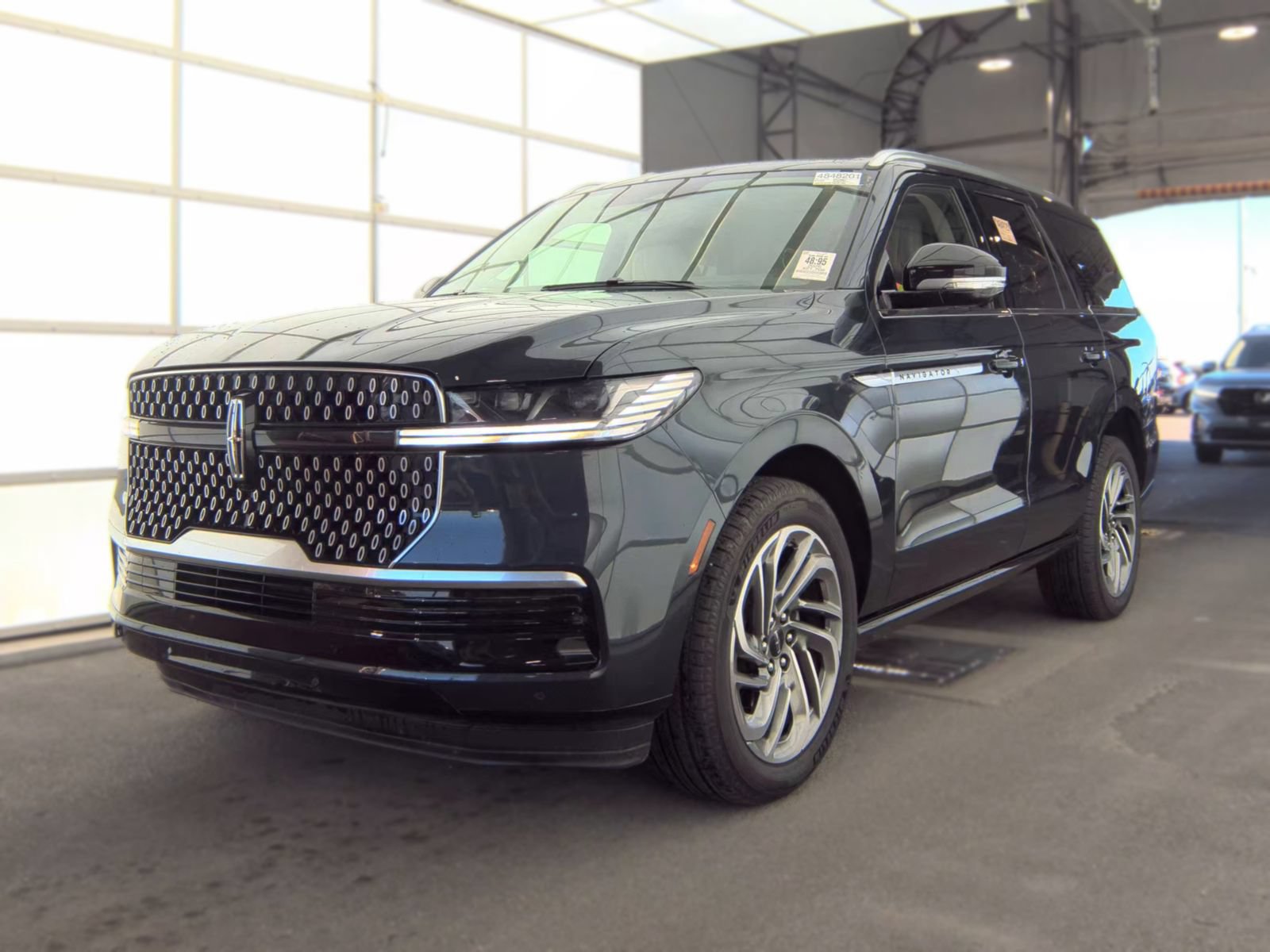 Used 2026 Lincoln Navigator Reserve AWD/4WD image 3