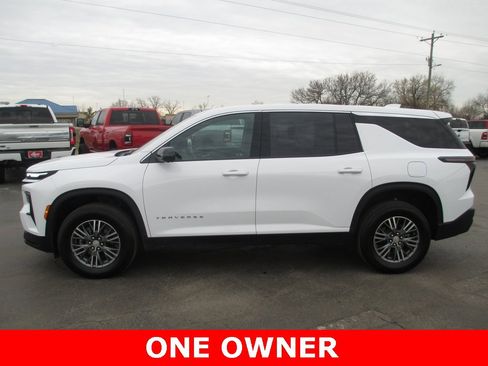 Used 2024 Chevrolet Traverse LS image 9