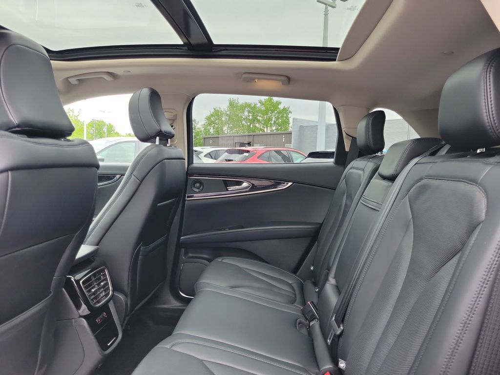 Certified 2023 Lincoln Nautilus Reserve w/ Luxury Package AWD/4WD image 14