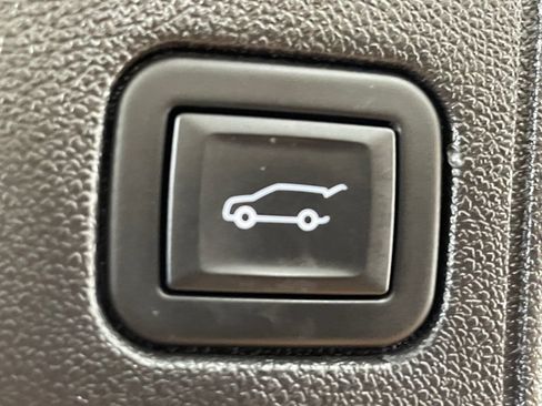 Used 2024 GMC Terrain SLT AWD/4WD image 13