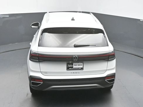 Used 2025 Volkswagen Taos SE image 44