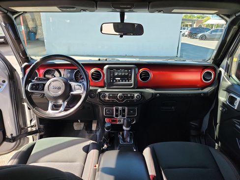 Certified 2018 Jeep Wrangler Unlimited Rubicon w/ LED Lighting Group AWD/4WD image 25