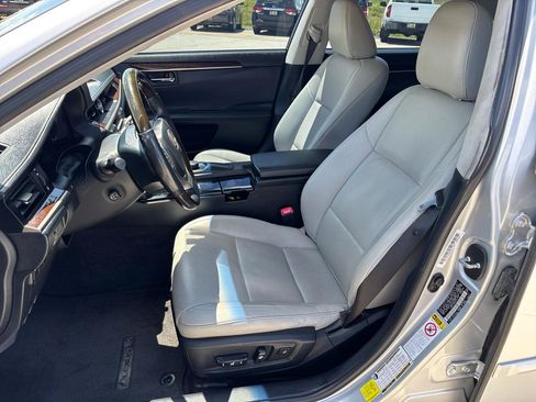 Used 2014 Lexus ES 350 w/ Premium Package FWD image 18