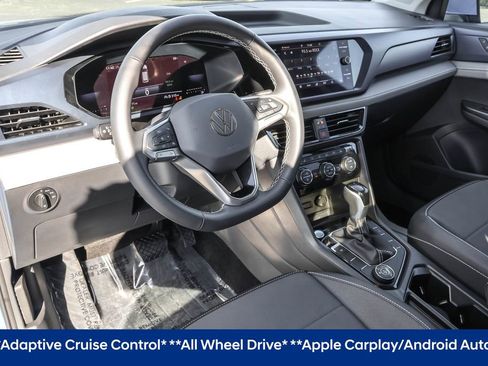 Used 2024 Volkswagen Taos SE image 5
