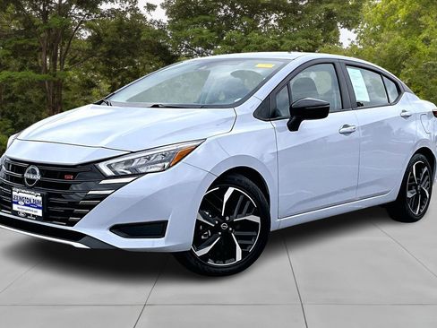 Used 2023 Nissan Versa SR w/ Trunk Package image 3