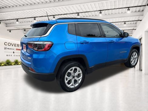 Used 2025 Jeep Compass Latitude w/ Convenience Group AWD/4WD image 11