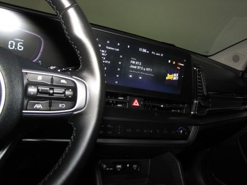 Used 2023 Kia Sportage EX FWD image 6