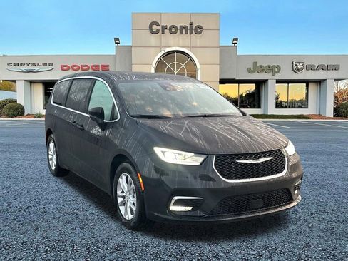 New 2026 Chrysler Pacifica Select image 1