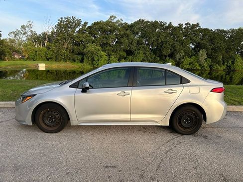 Used 2024 Toyota Corolla LE FWD image 3