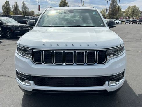 Used 2025 Jeep Wagoneer 4WD image 4