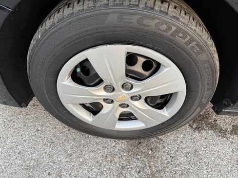 Used 2017 Chevrolet Cruze LS image 28