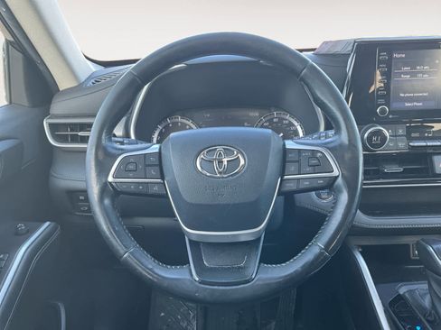Used 2022 Toyota Highlander XLE image 14