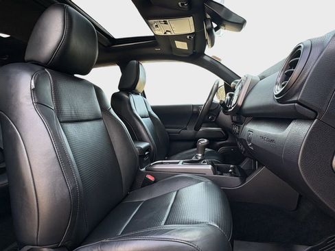 Used 2021 Toyota Tacoma TRD Sport w/ TRD Premium Sport Package image 25