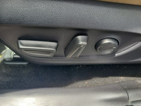 Used 2019 Toyota RAV4 XLE w/ Convenience Package FWD image 19