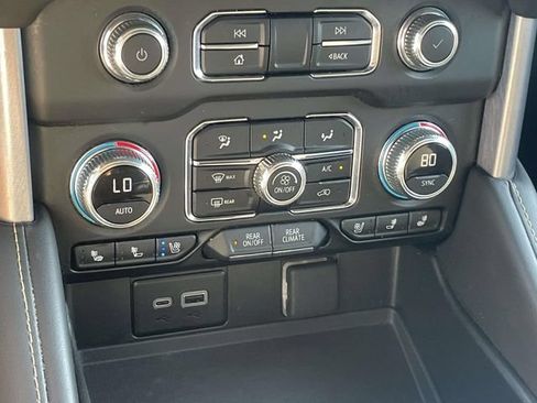 Used 2024 GMC Yukon SLT AWD/4WD image 21