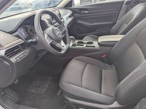 Used 2025 Nissan Altima 2.5 SV FWD image 25