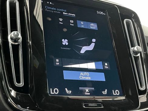 Used 2021 Volvo XC40 T5 R-Design w/ Advanced Package image 21