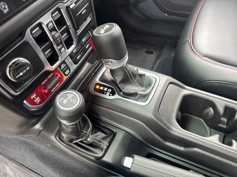 Used 2024 Jeep Wrangler Unlimited Rubicon AWD/4WD image 17