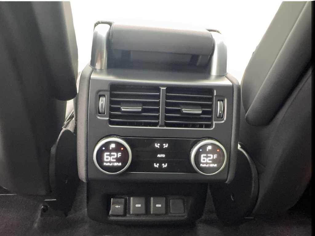 Used 2023 Land Rover Discovery Metropolitan Edition AWD/4WD image 41