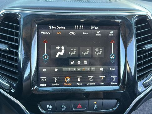 Used 2019 Jeep Cherokee Overland w/ Technology Group image 30