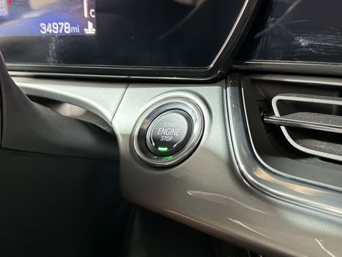 Used 2025 Chevrolet Trax LT w/ LT Convenience Package FWD image 24