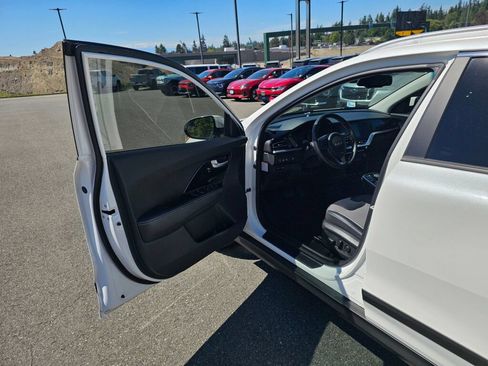 Certified 2022 Kia Niro EX FWD image 18