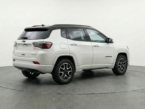 Used 2025 Jeep Compass Trailhawk image 7
