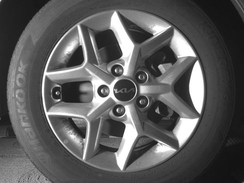 Used 2025 Kia Soul LX w/ LX Technology Package FWD image 13