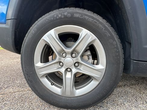 Used 2024 Jeep Compass Latitude AWD/4WD image 15