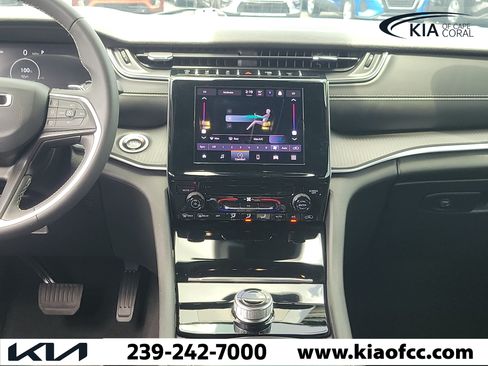 Used 2025 Jeep Grand Cherokee Laredo X RWD image 18