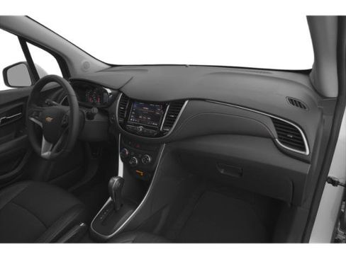 Used 2020 Chevrolet Trax LT w/ LT Convenience Package FWD image 18