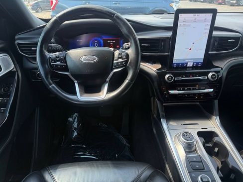 Used 2022 Ford Explorer Platinum w/ Equipment Group 601A AWD/4WD image 30