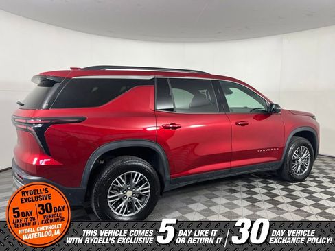 Used 2025 Chevrolet Traverse LT w/ Driver Confidence Package AWD/4WD image 4