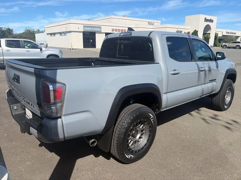 Used 2021 Toyota Tacoma TRD Off-Road w/ TRD Premium Off Road Package AWD/4WD image 12