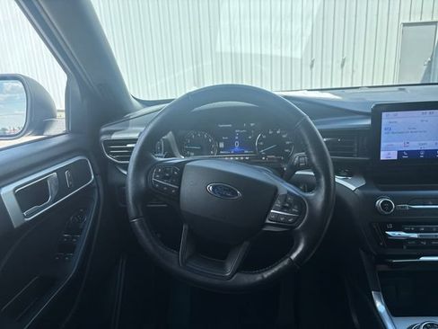Used 2020 Ford Explorer XLT w/ Equipment Group 202A AWD/4WD image 13