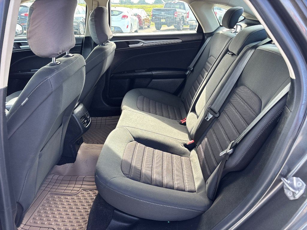 Used 2019 Ford Fusion SE FWD image 21