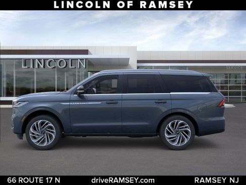New 2025 Lincoln Navigator Reserve AWD/4WD image 3
