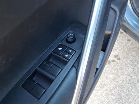 Used 2023 Toyota Corolla Cross AWD Hybrid image 19