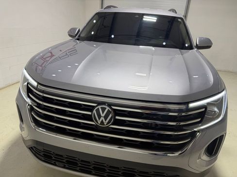 Used 2024 Volkswagen Atlas SE AWD/4WD image 4