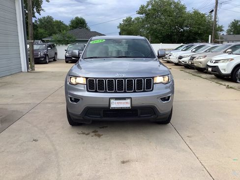Used 2019 Jeep Grand Cherokee Laredo AWD/4WD image 3